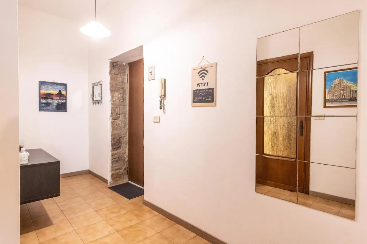 Hotel Street Art House Aeroporto di Catania Fontana Rossa 0*,  Italia